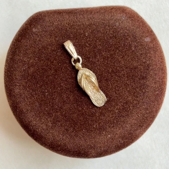 14k Gold Flip Flop Sandal Pendant / Charm - Picture 1 of 6